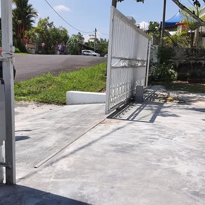Automatic sliding gate installation by HANTECH