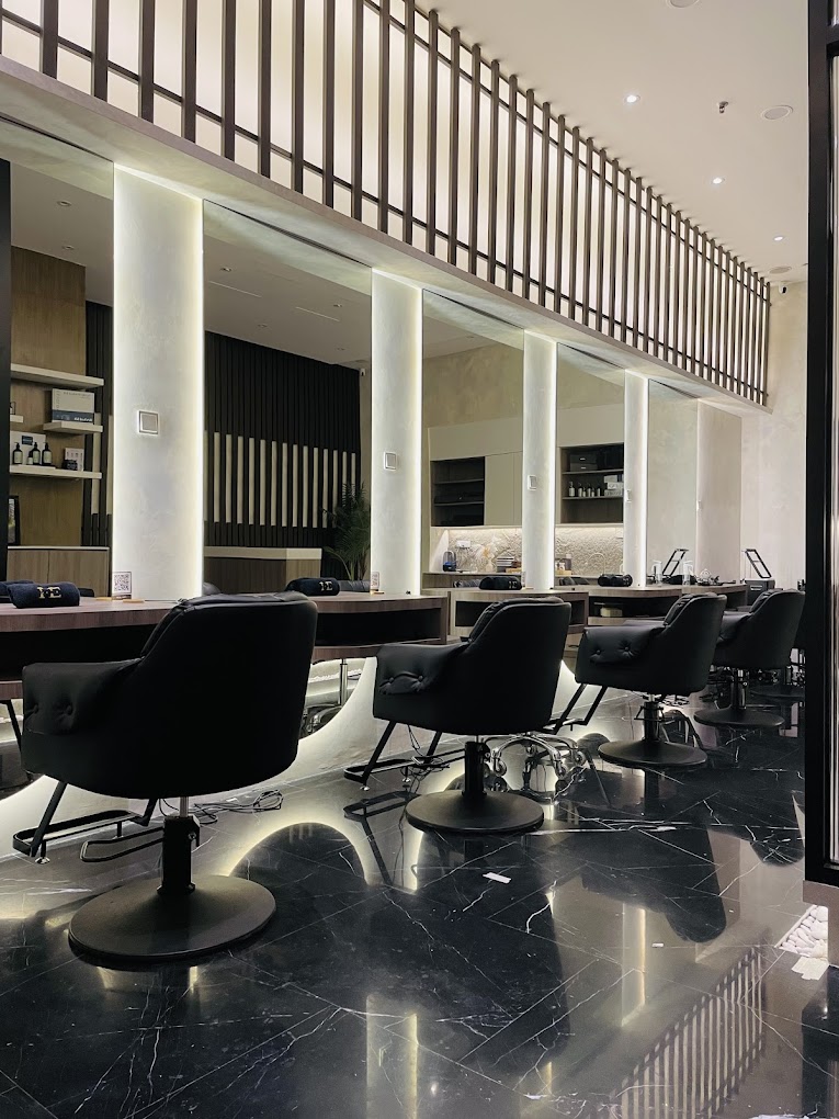 HEAL OASIS salon styling area
