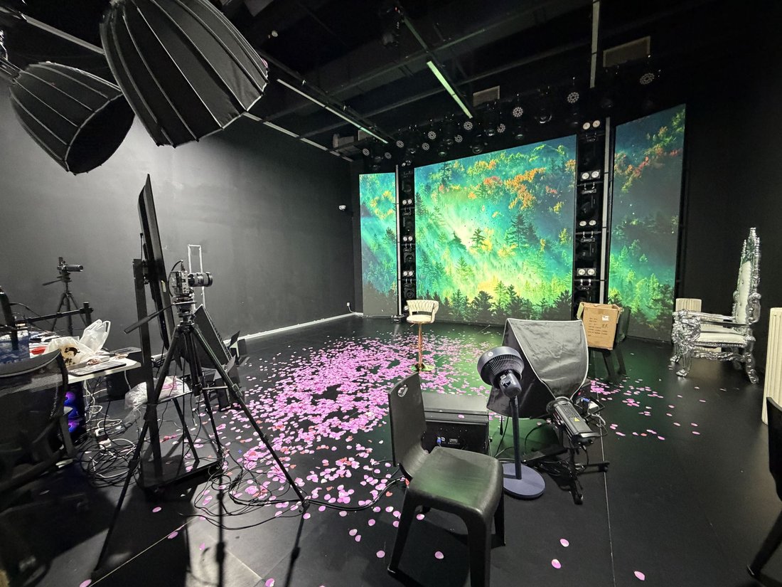 IDB LIVE — LED virtual-production live studio