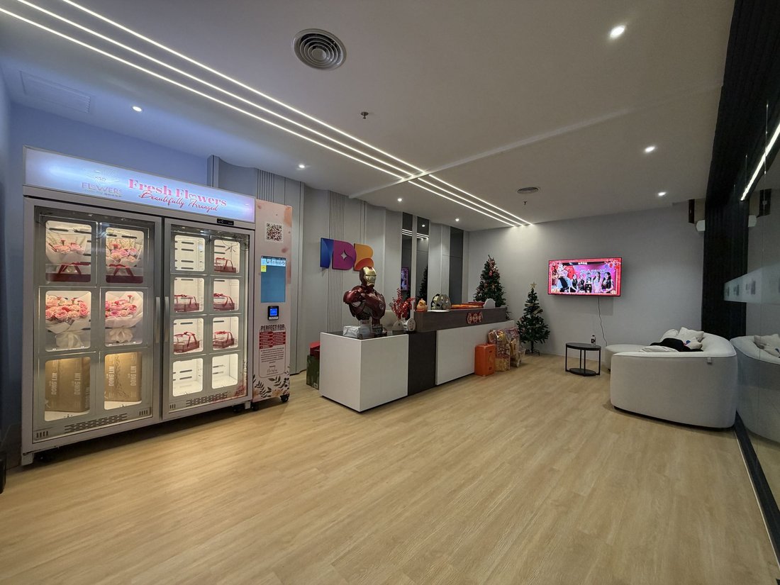 IDB LIVE — reception & lounge