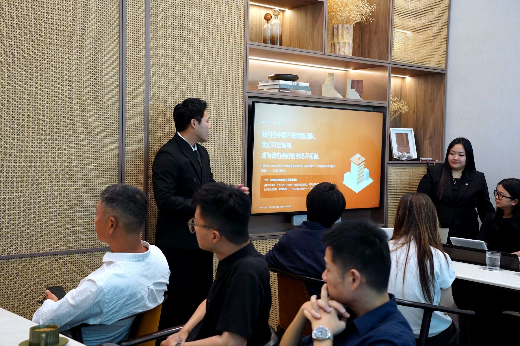 ONEKEY BIZ 讲解经销商计划 · Presenting the dealer programme