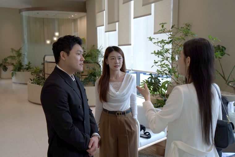 开场前的寒暄 · Conversations before the session