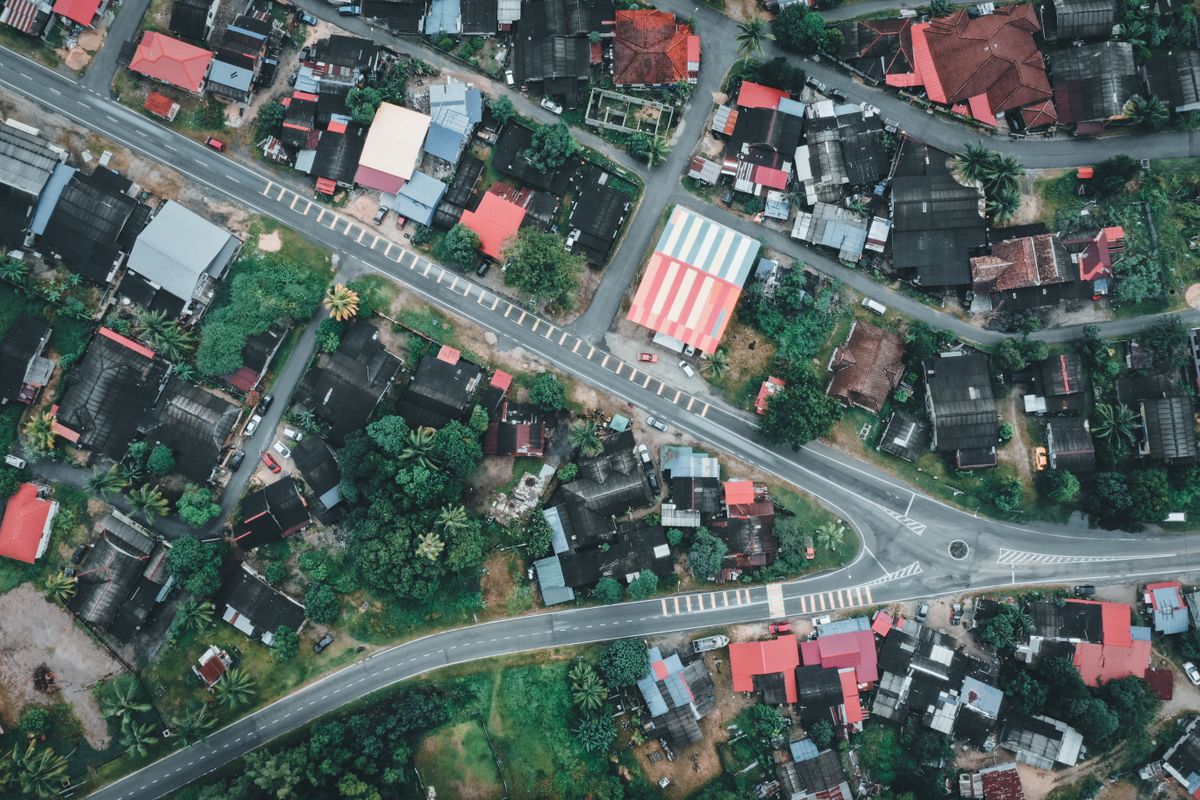 马来西亚住宅区航拍,成排的排屋屋顶